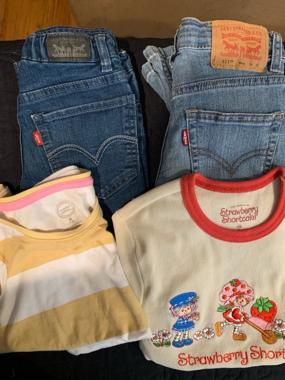 2 pairs of girls Levi’s jeans and 2 tops